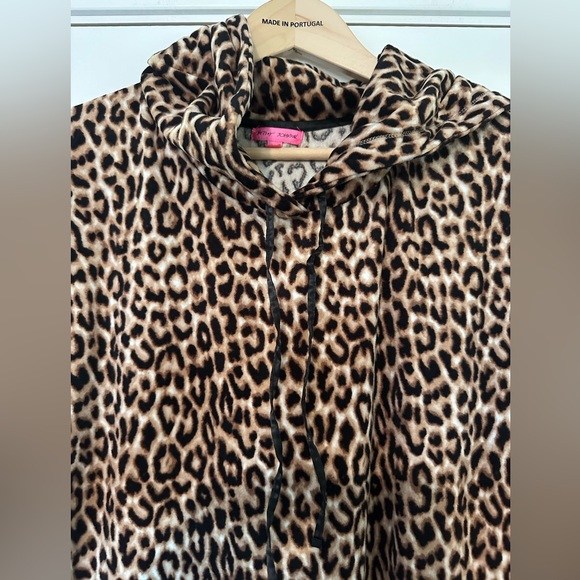 Betsey Johnson fleecy hooded nightgown - Picture 8 of 10